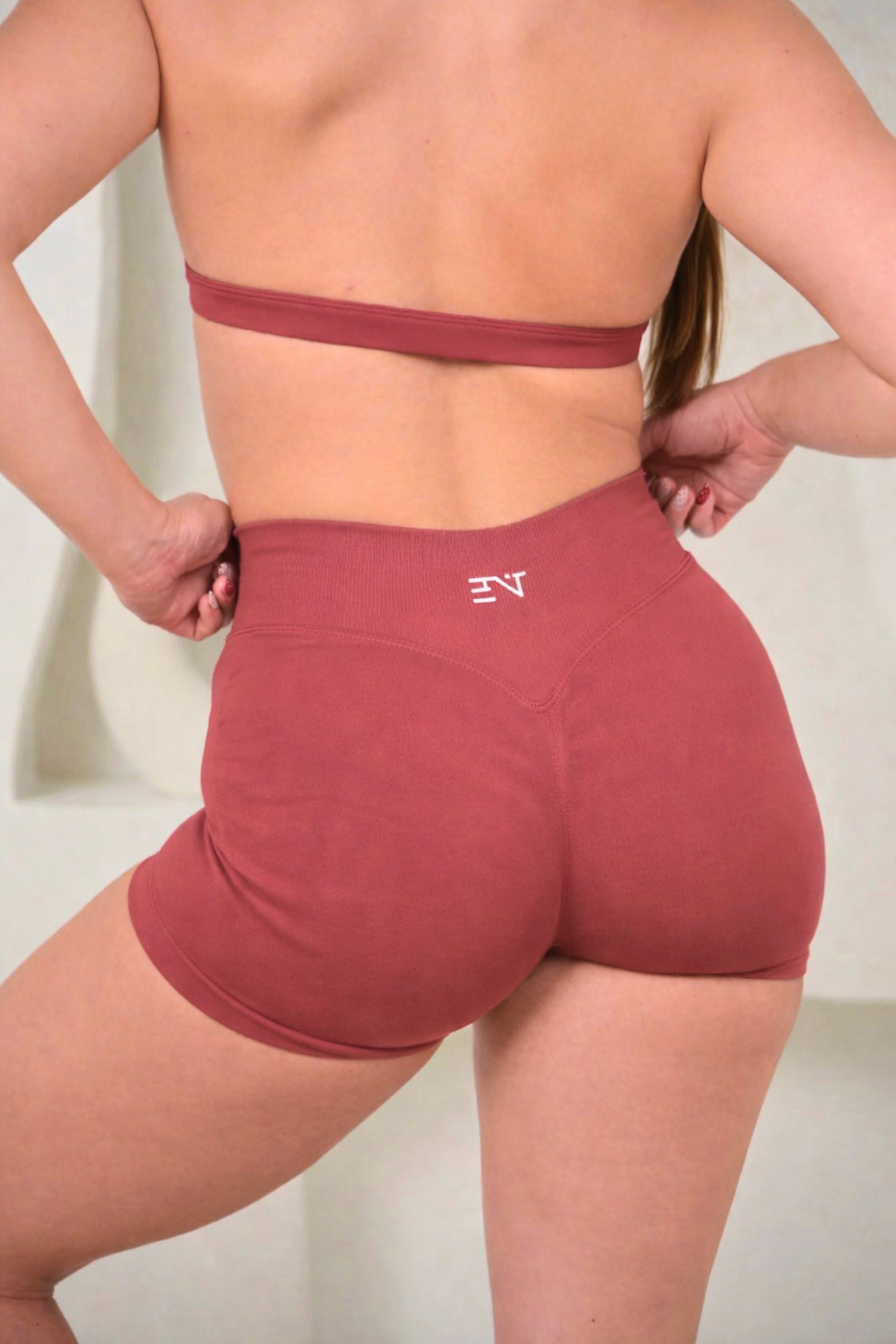 DESERT ROSE SEAMLESS SCRUNCH SHORTS