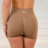LATTE SCULPT SCRUNCH SHORTS.
