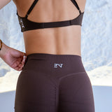 CHOCOLATE SEAMLESS SCRUNCH SHORTS