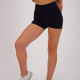 JET BLACK SEAMLESS SCRUNCH SHORTS