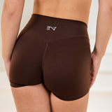 CHOCOLATE INVISIBLE SCRUNCH SHORT