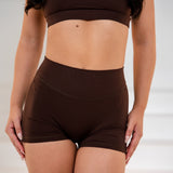 CHOCOLATE INVISIBLE SCRUNCH SHORT