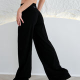 JET BLACK WIDE LEG PANTS.