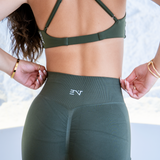 OLIVE SEAMLESS SCRUNCH SHORTS